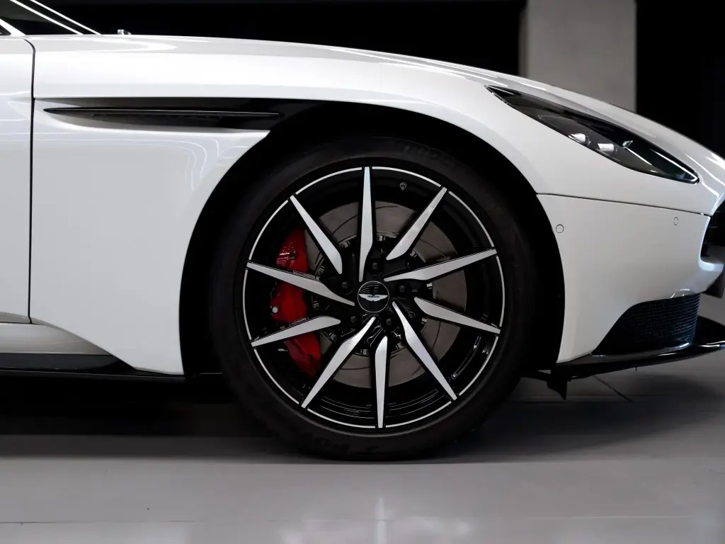 2020 DB11 V8 Coupe thumbnail vehicle image 3