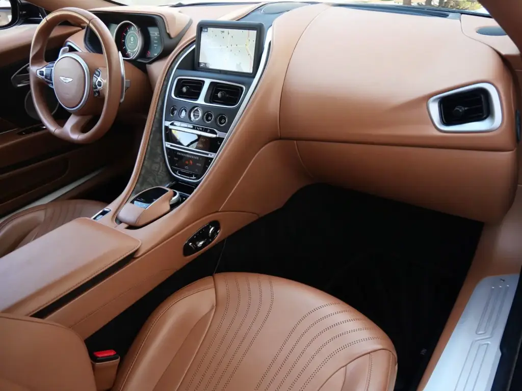 2020 DB11 V8 Coupe thumbnail vehicle image 2
