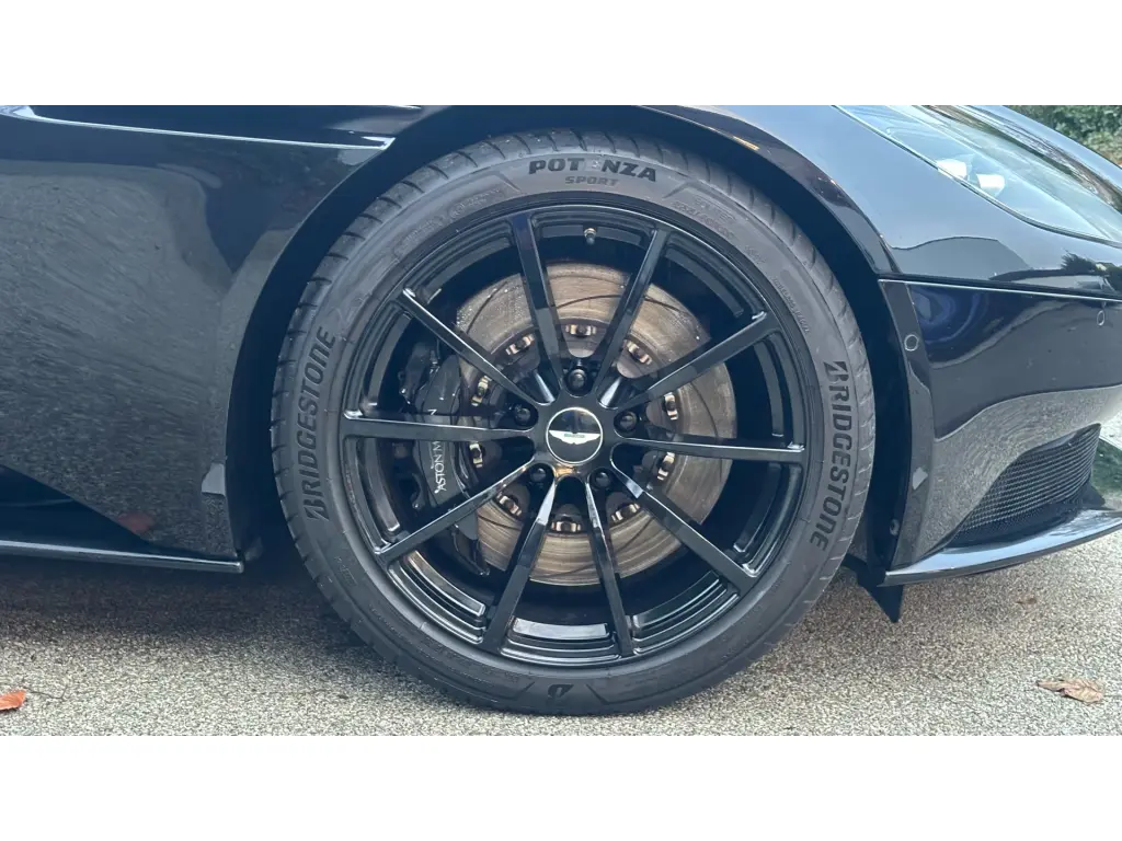 2021 DB11 V8 Coupe thumbnail vehicle image 3