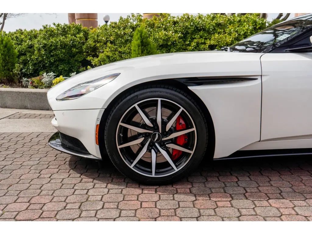 2021 DB11 V8 Coupe thumbnail vehicle image 3