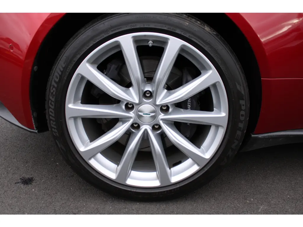 2022 DB11 V8 Coupe thumbnail vehicle image 3