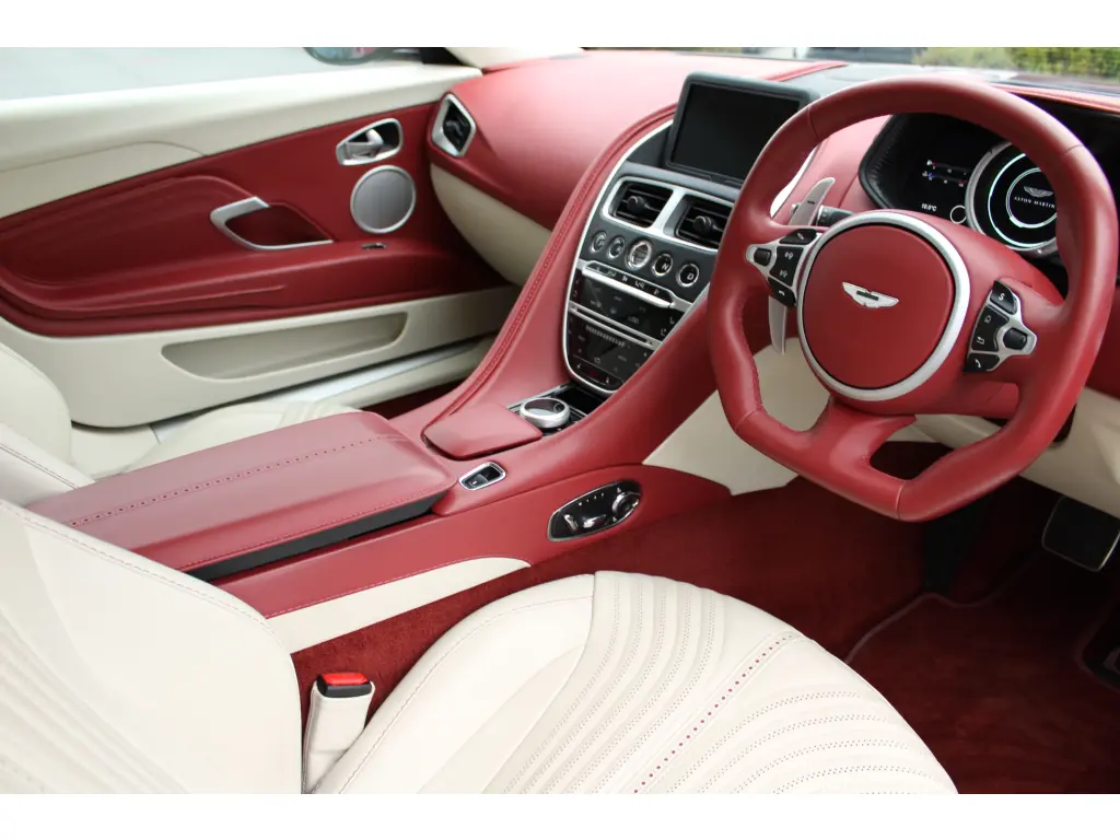 2022 DB11 V8 Coupe thumbnail vehicle image 2