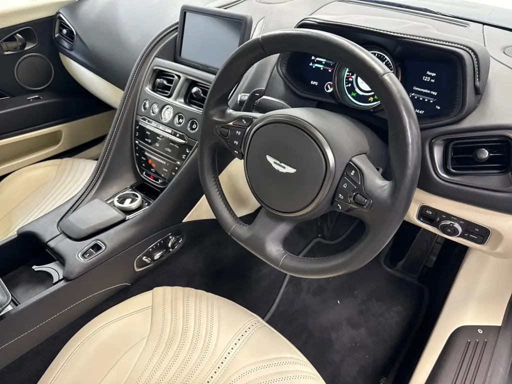 2022 DB11 V8 Coupe thumbnail vehicle image 2