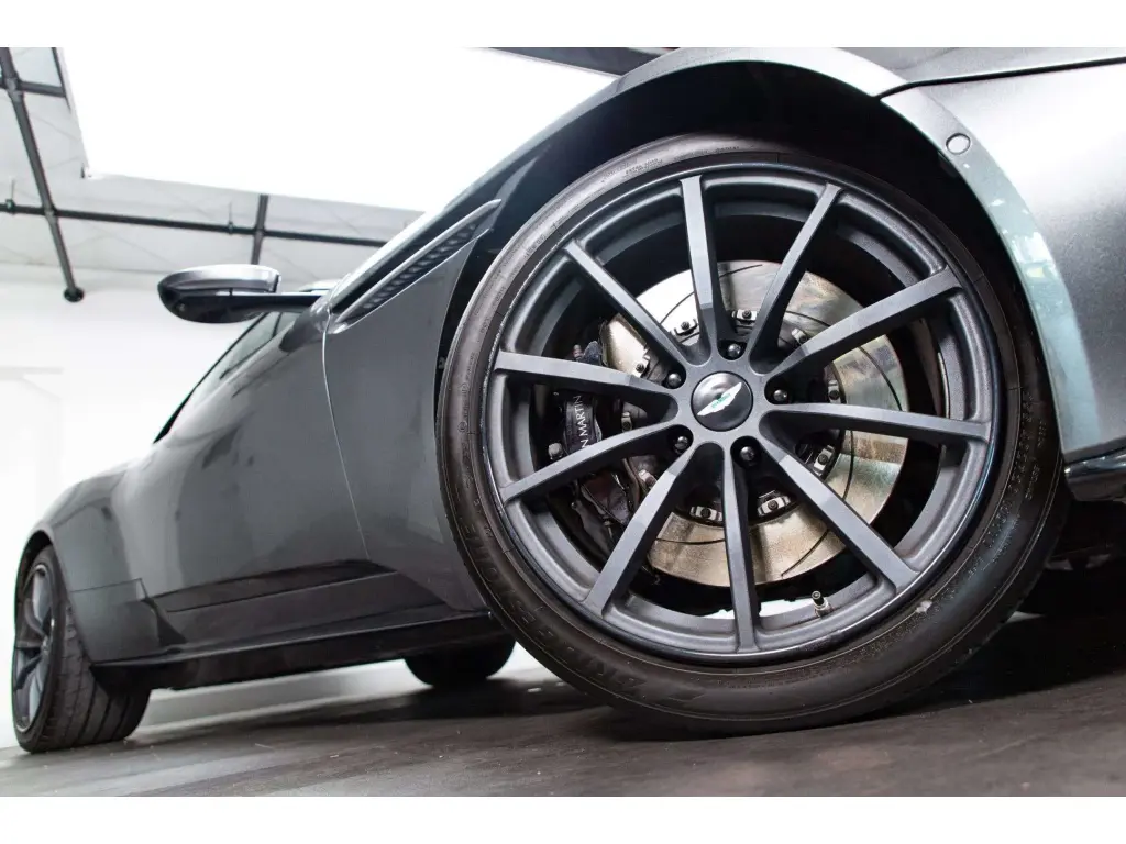 2022 DB11 V8 Coupe thumbnail vehicle image 3
