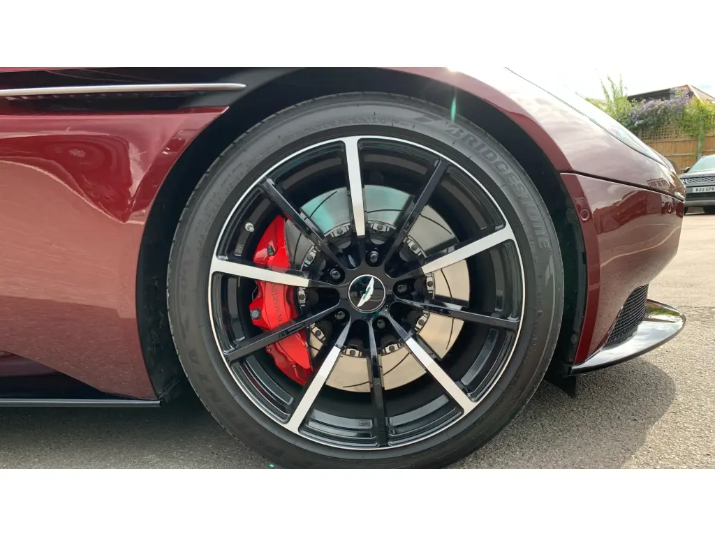 2022 DB11 V8 Coupe thumbnail vehicle image 3