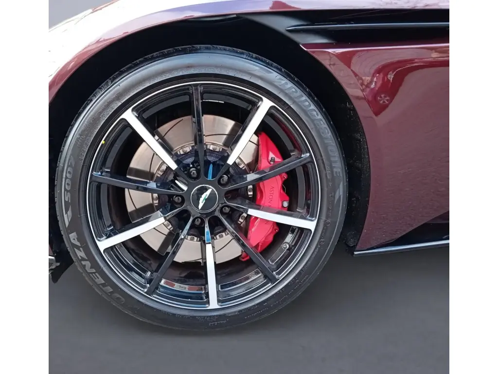 2022 DB11 V8 Coupe thumbnail vehicle image 3