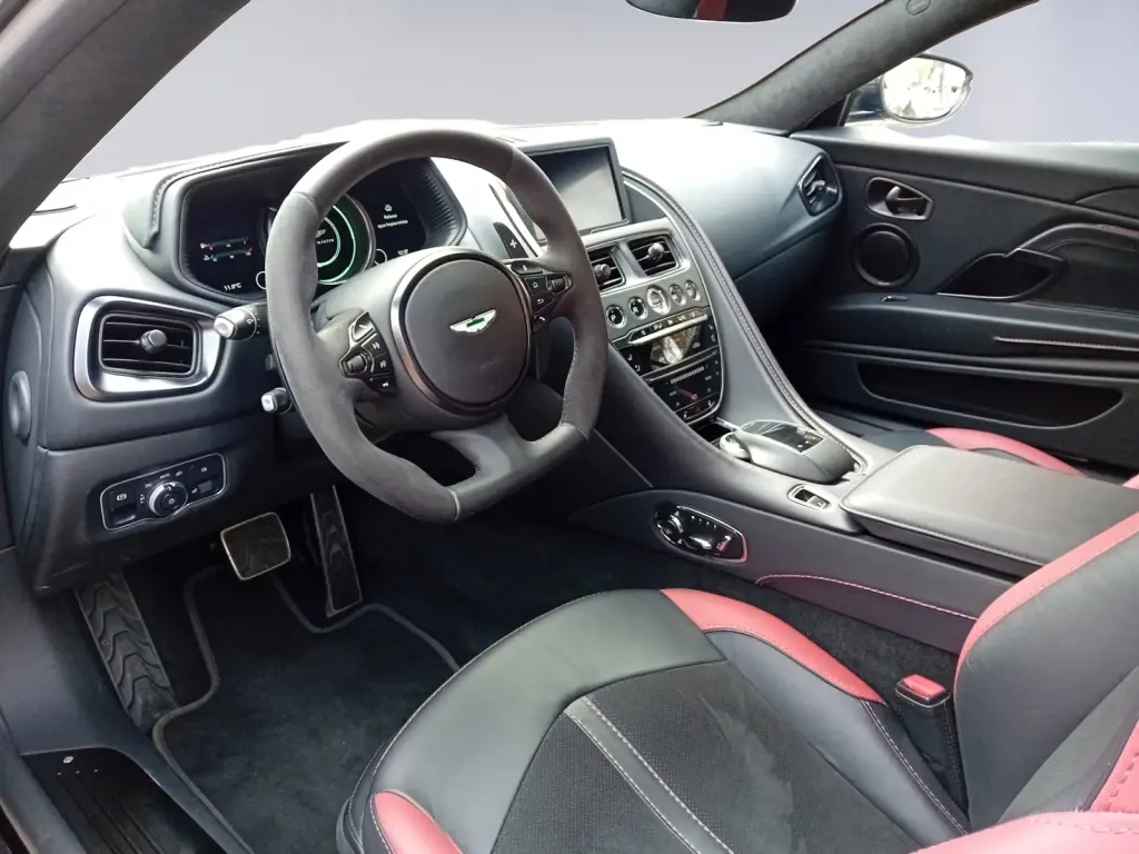 2022 DB11 V8 Coupe thumbnail vehicle image 2