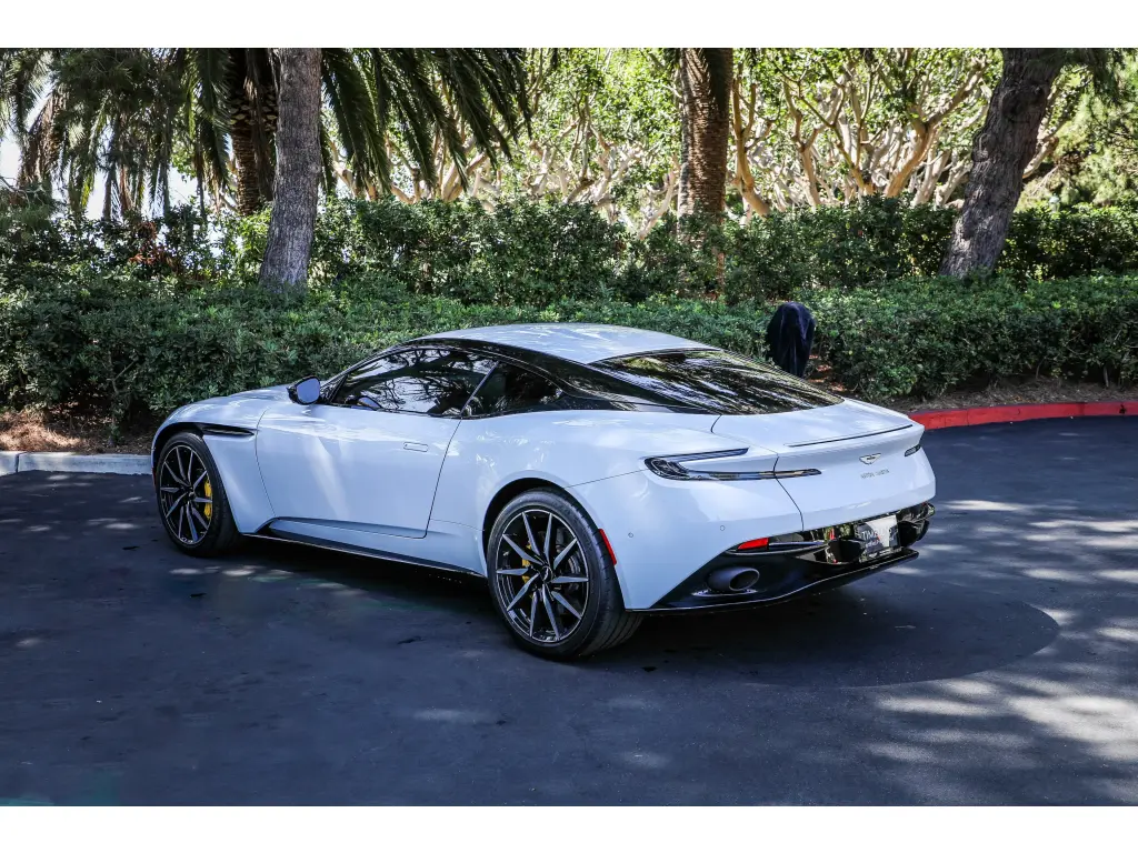 2022 DB11 V8 Coupe thumbnail vehicle image 1