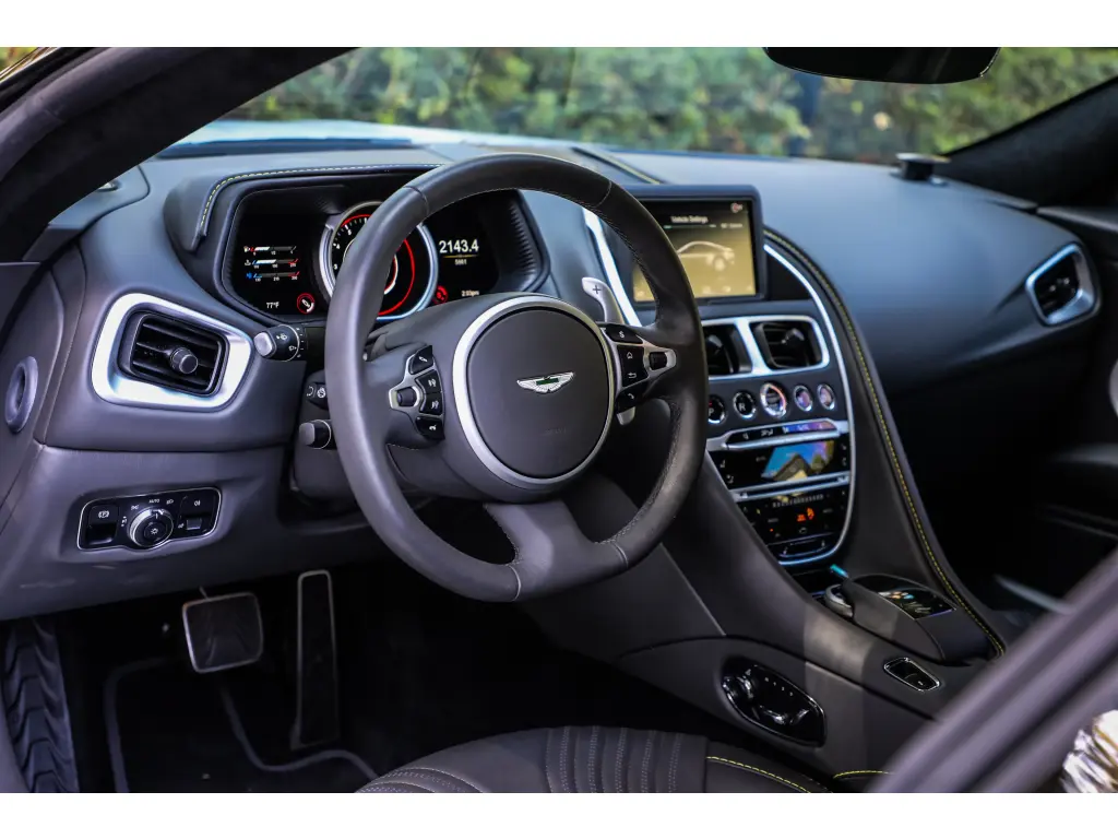 2022 DB11 V8 Coupe thumbnail vehicle image 2