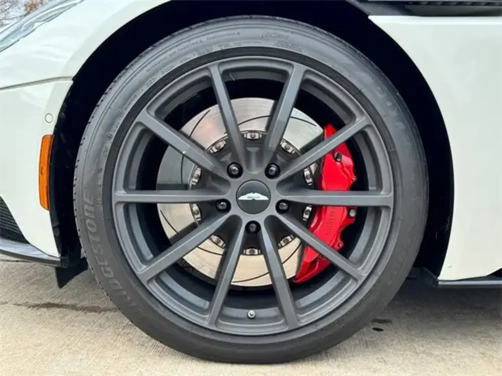 2022 DB11 V8 Coupe thumbnail vehicle image 3