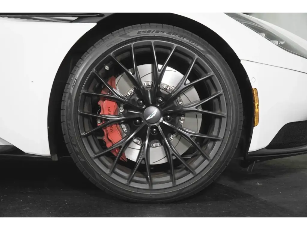 2023 DB11 V8 Coupe thumbnail vehicle image 3