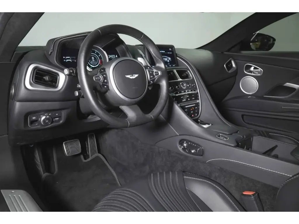 2023 DB11 V8 Coupe thumbnail vehicle image 2