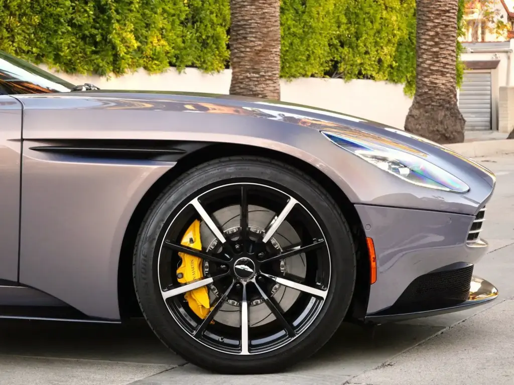 2023 DB11 V8 Coupe thumbnail vehicle image 3