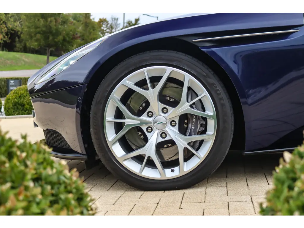 2019 DB11 V8 Volante thumbnail vehicle image 3