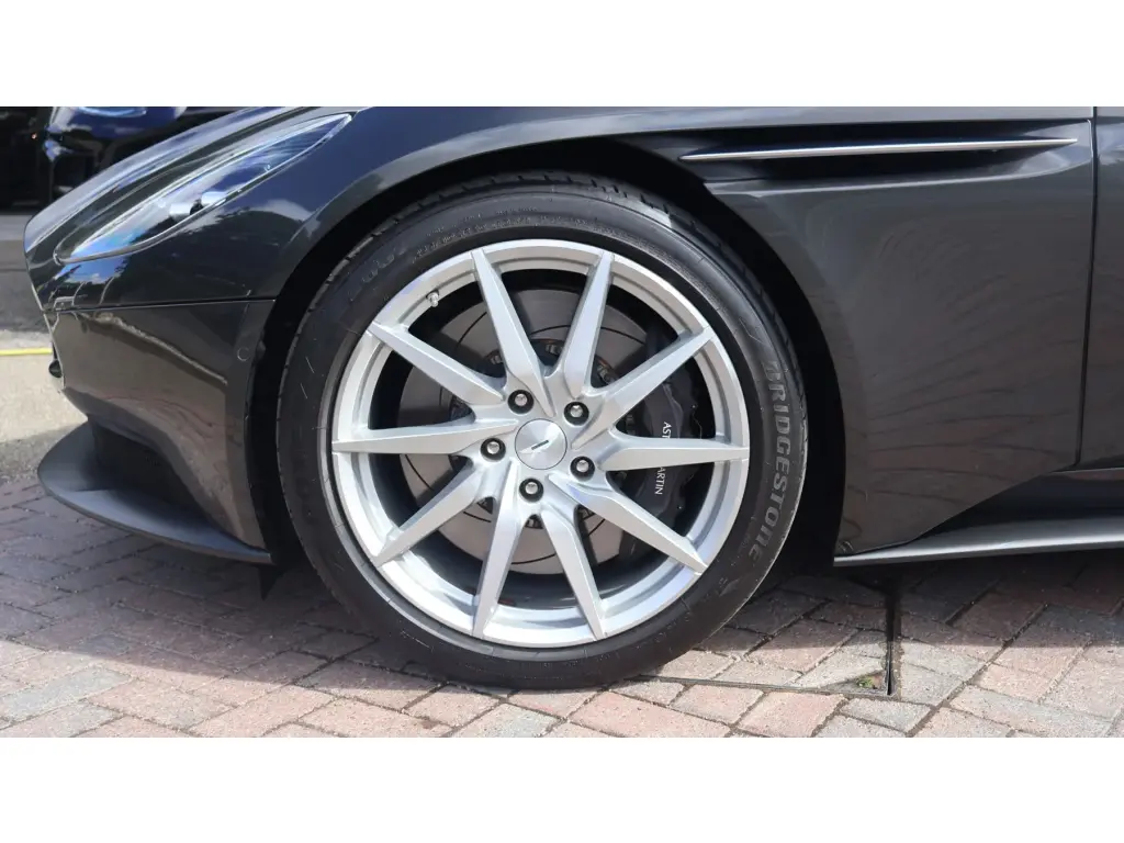 2019 DB11 V8 Volante thumbnail vehicle image 3