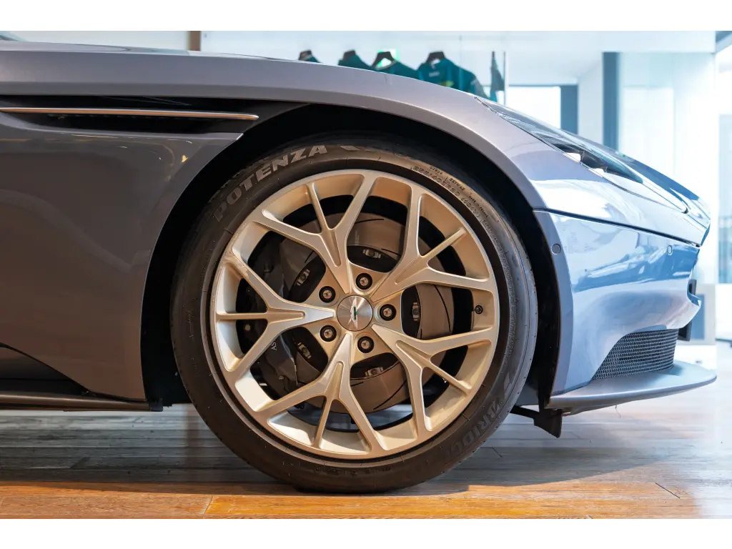 2019 DB11 V8 Volante thumbnail vehicle image 3