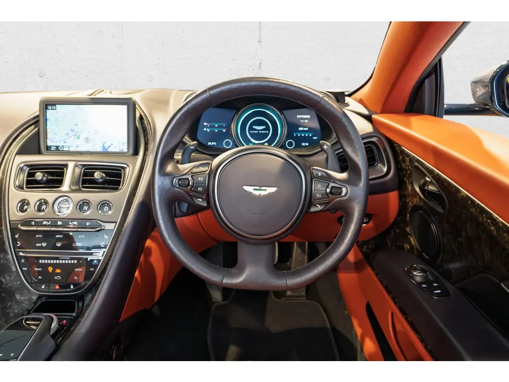 2019 DB11 V8 Volante thumbnail vehicle image 2