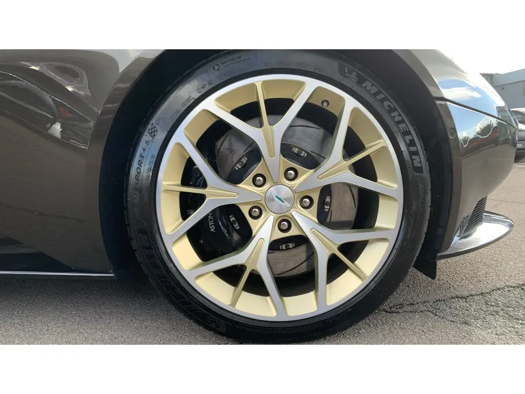 2019 DB11 V8 Volante thumbnail vehicle image 3