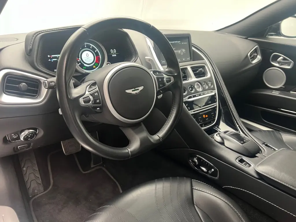 2019 DB11 V8 Volante thumbnail vehicle image 2