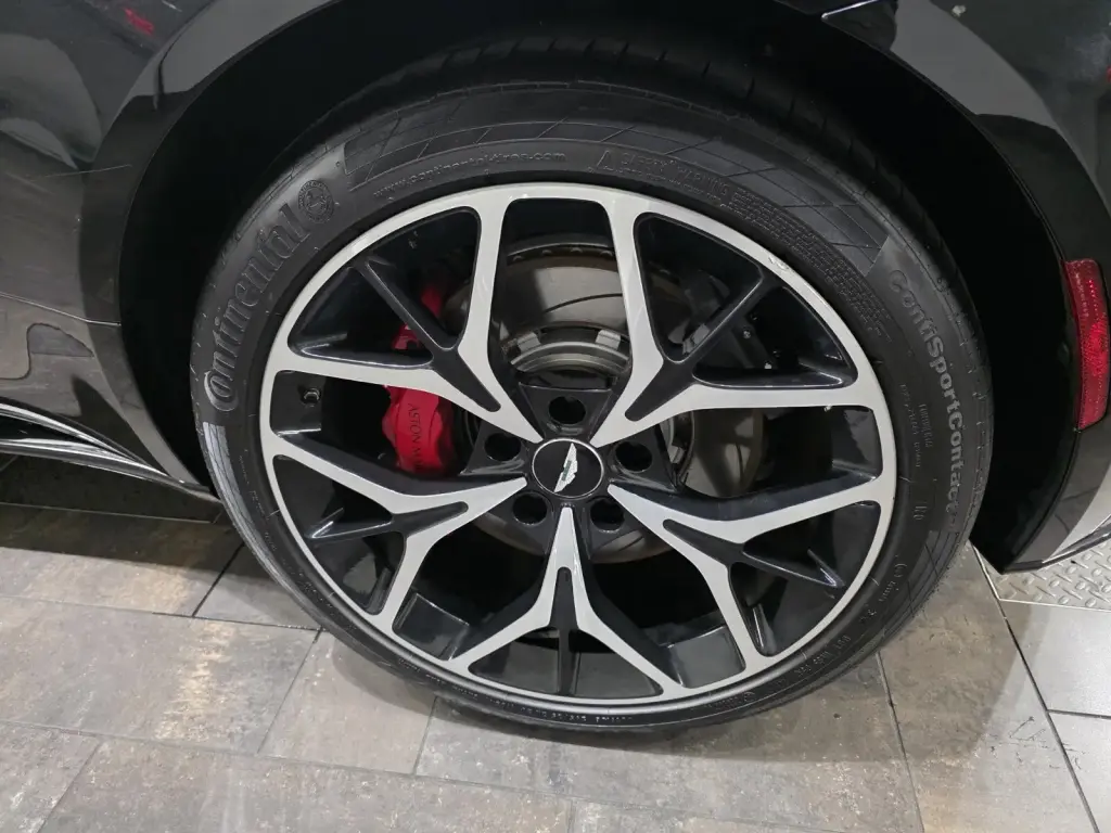 2019 DB11 V8 Volante thumbnail vehicle image 3