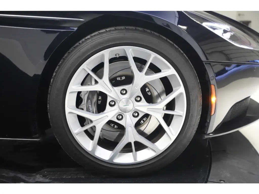 2019 DB11 V8 Volante thumbnail vehicle image 3