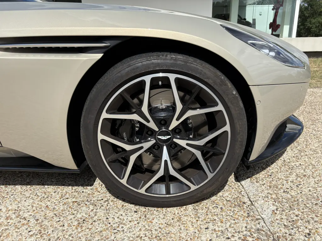 2019 DB11 V8 Volante thumbnail vehicle image 3