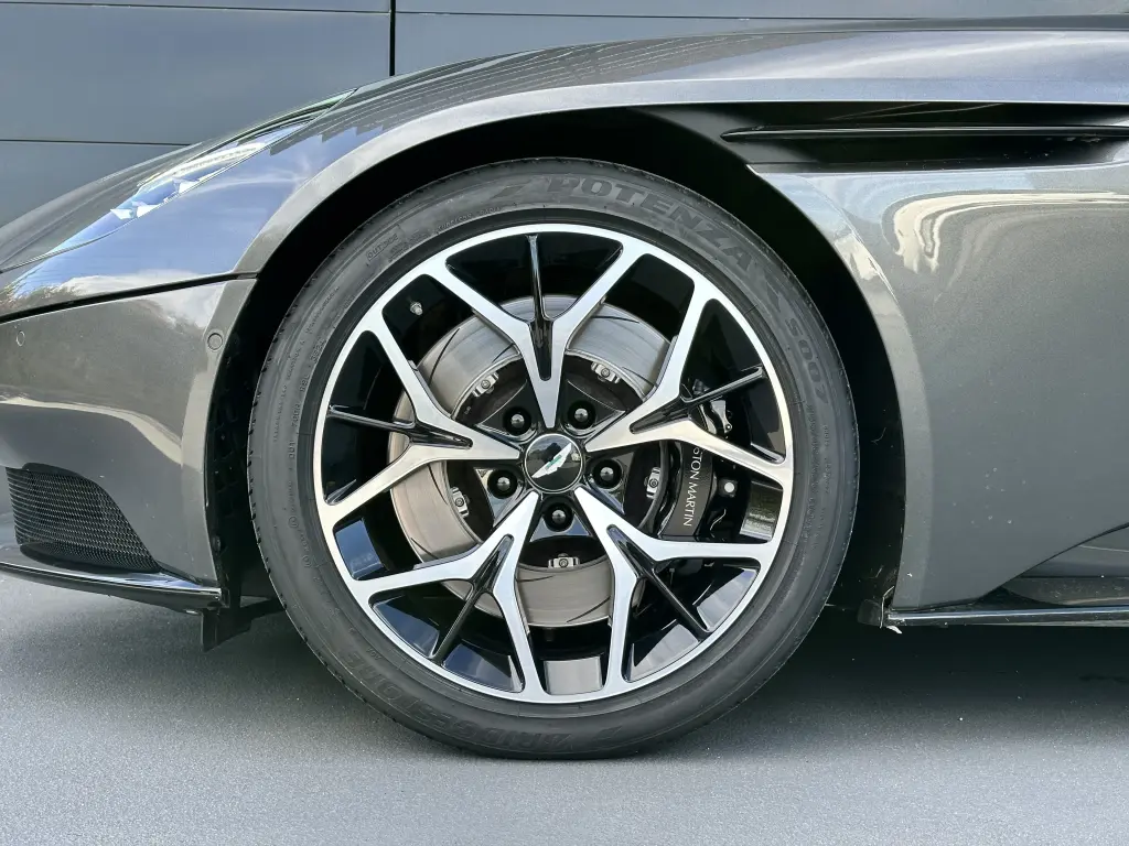2019 DB11 V8 Volante thumbnail vehicle image 3