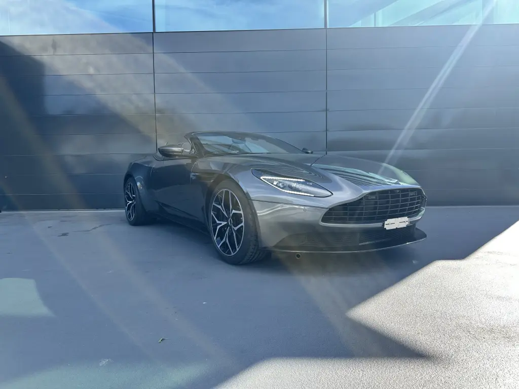 2019 DB11 V8 Volante vehicle image