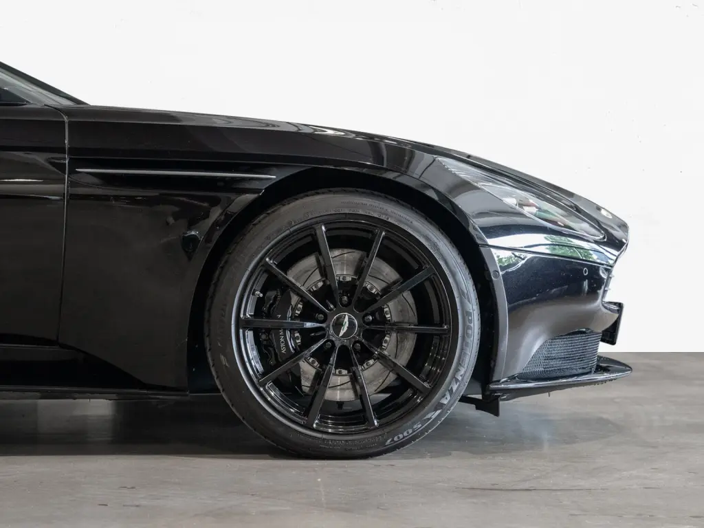 2019 DB11 V8 Volante thumbnail vehicle image 3