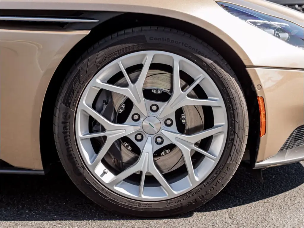 2019 DB11 V8 Volante thumbnail vehicle image 3