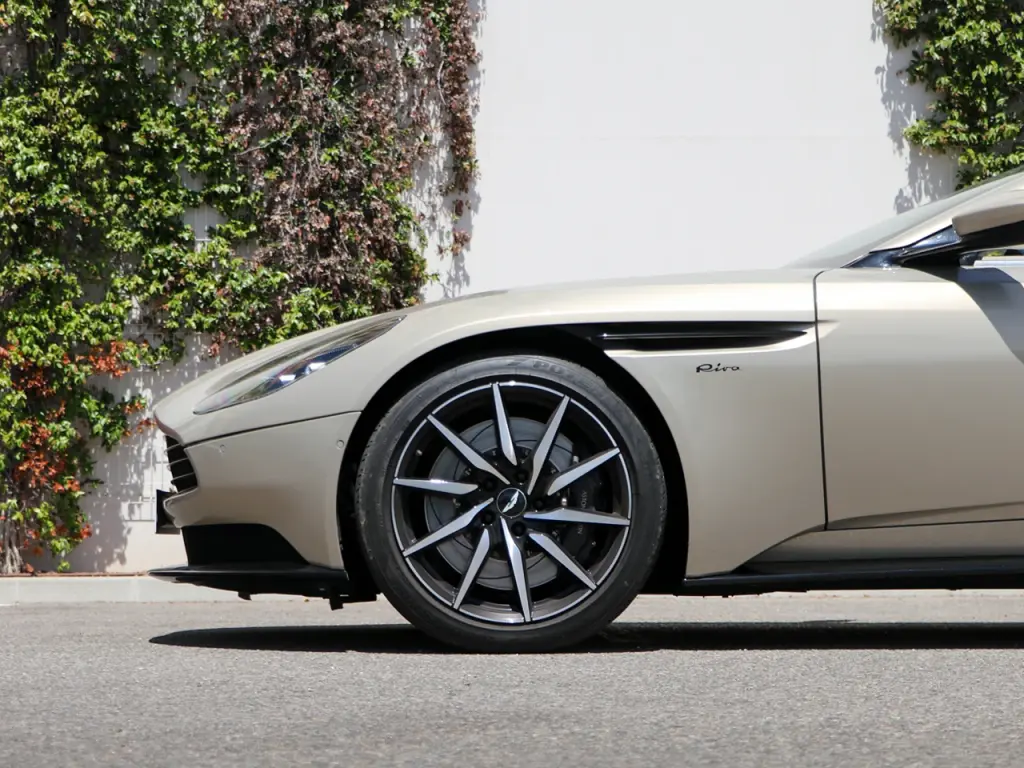 2019 DB11 V8 Volante thumbnail vehicle image 3
