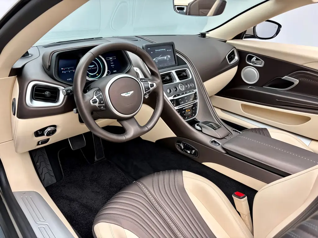 2019 DB11 V8 Volante thumbnail vehicle image 2