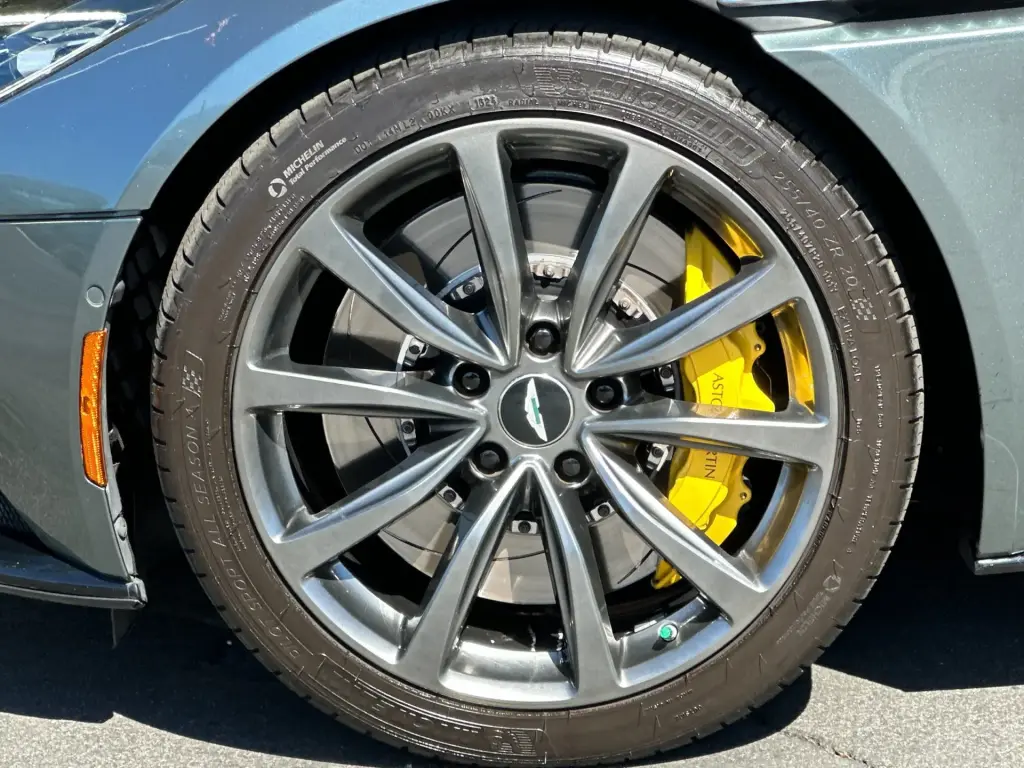 2019 DB11 V8 Volante thumbnail vehicle image 3