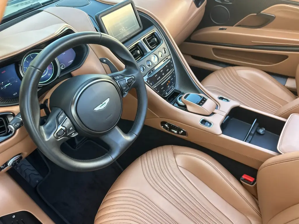2019 DB11 V8 Volante thumbnail vehicle image 2