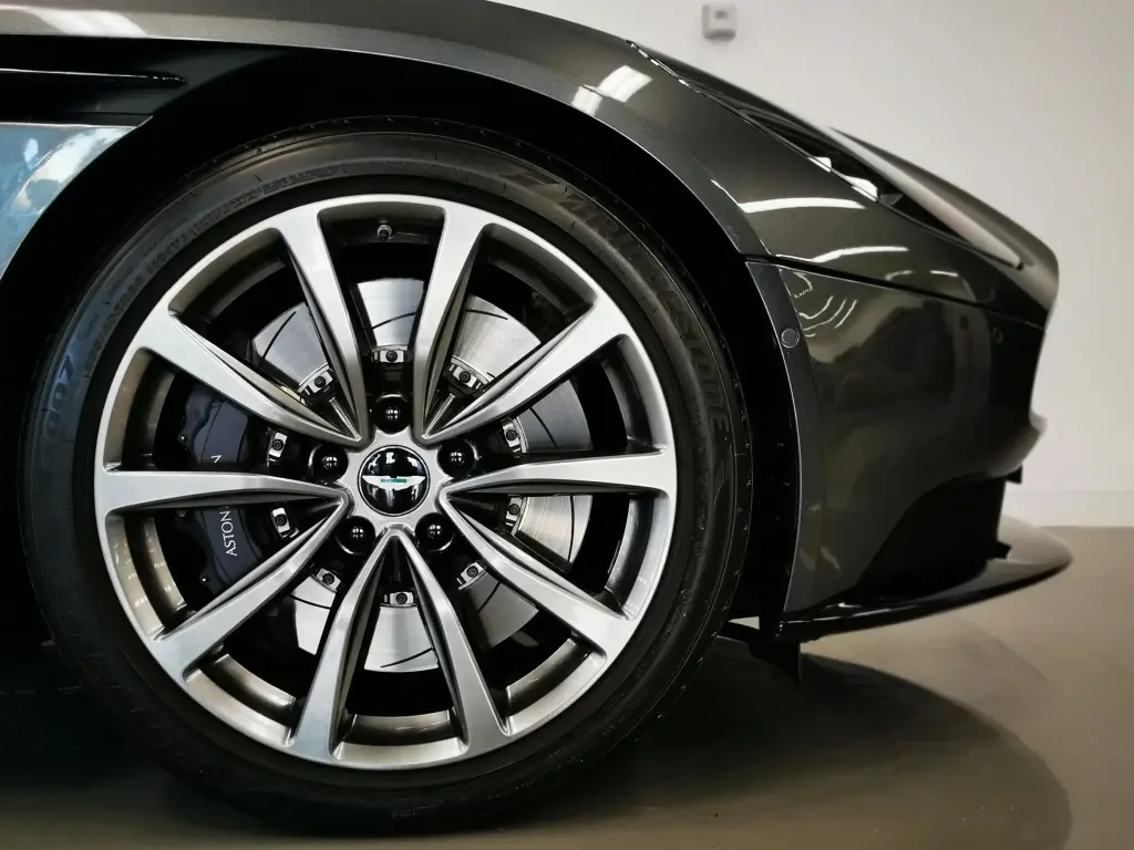 2020 DB11 V8 Volante thumbnail vehicle image 3