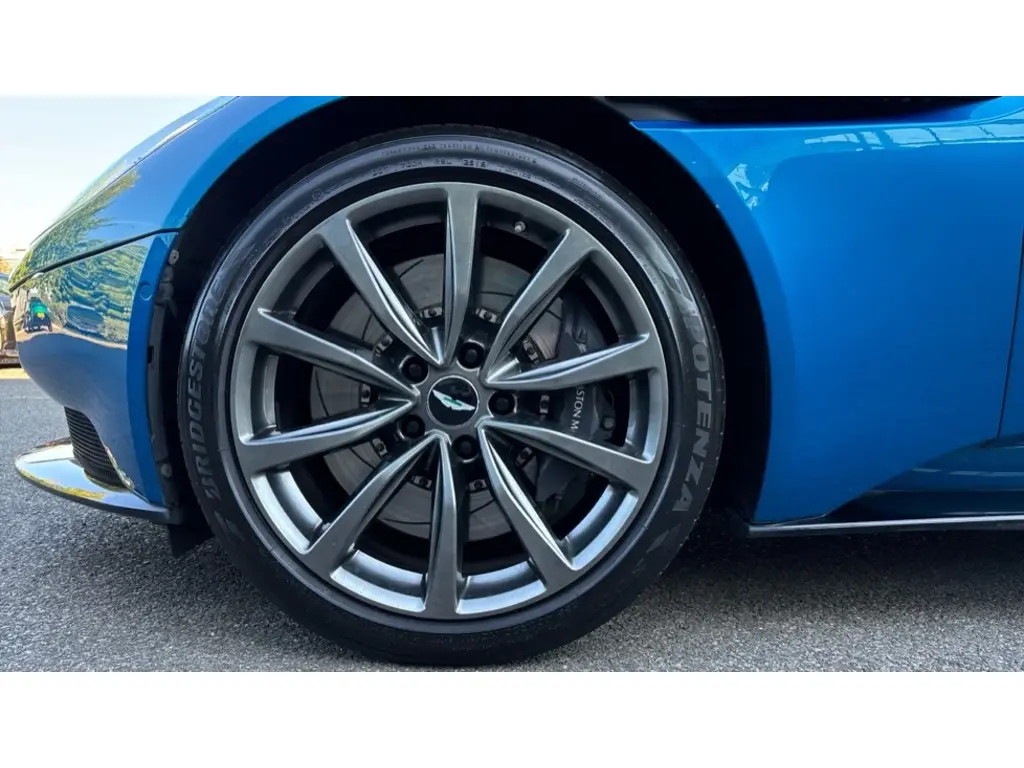 2020 DB11 V8 Volante thumbnail vehicle image 3