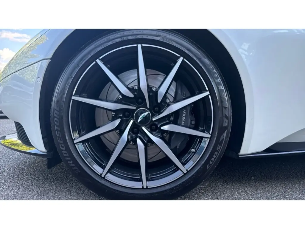 2020 DB11 V8 Volante thumbnail vehicle image 3