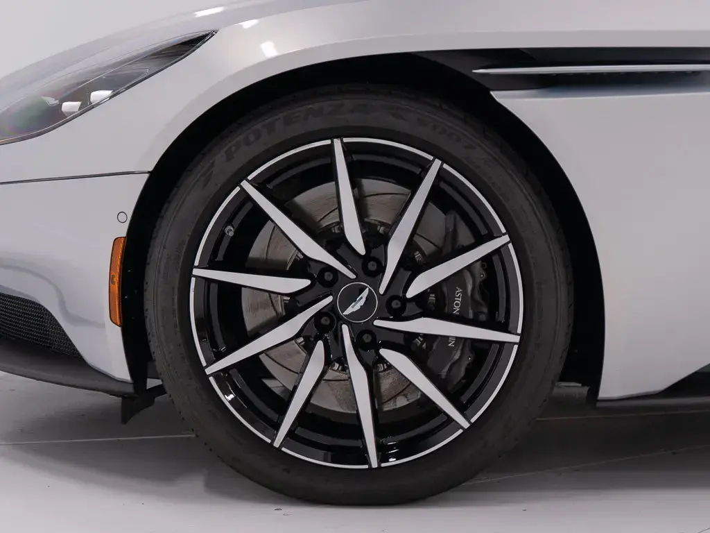 2020 DB11 V8 Volante thumbnail vehicle image 3