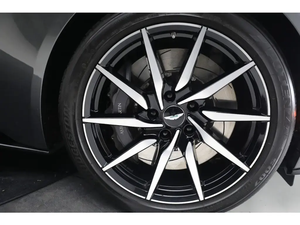 2020 DB11 V8 Volante thumbnail vehicle image 3