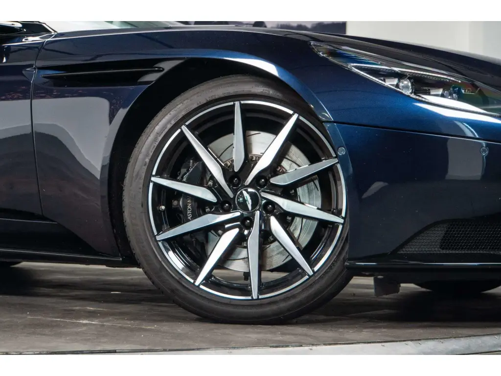 2021 DB11 V8 Volante thumbnail vehicle image 3