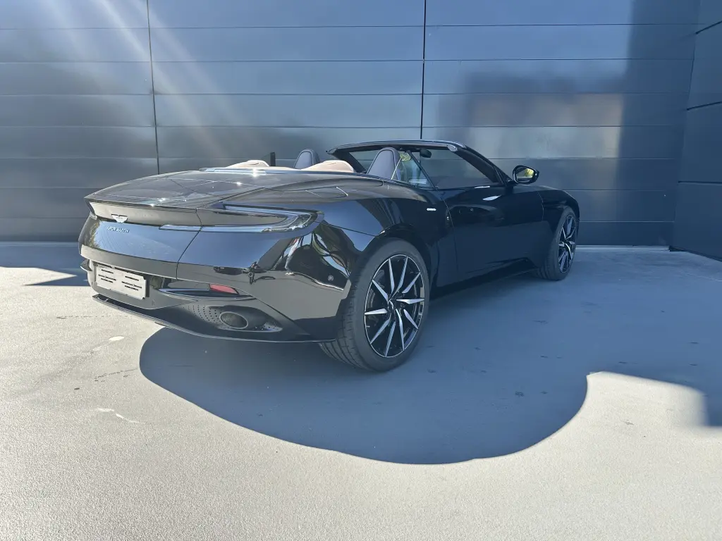2021 DB11 V8 Volante thumbnail vehicle image 1