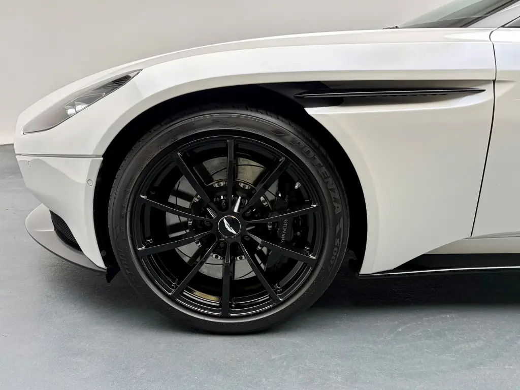 2021 DB11 V8 Volante thumbnail vehicle image 3