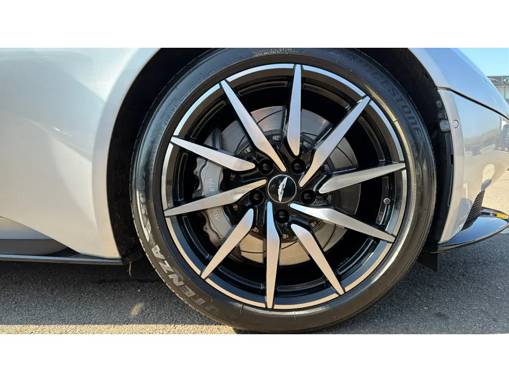 2022 DB11 V8 Volante thumbnail vehicle image 3