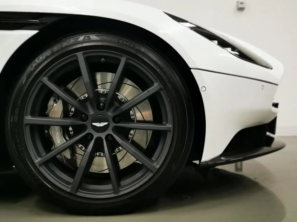 2022 DB11 V8 Volante thumbnail vehicle image 3