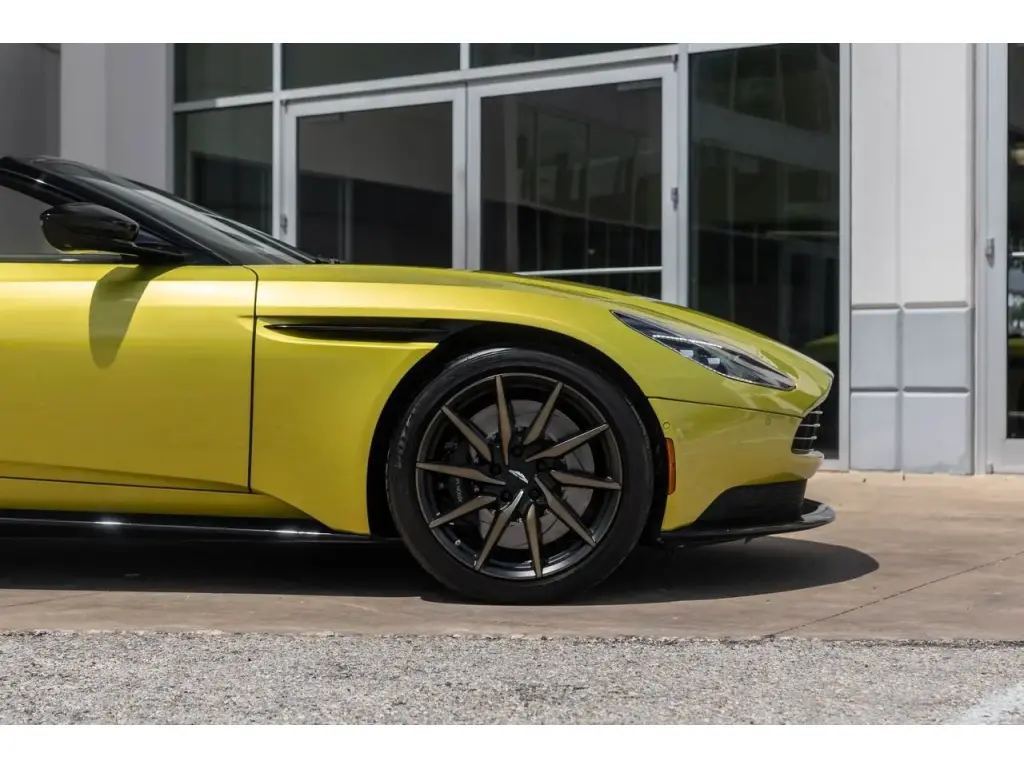 2022 DB11 V8 Volante thumbnail vehicle image 3
