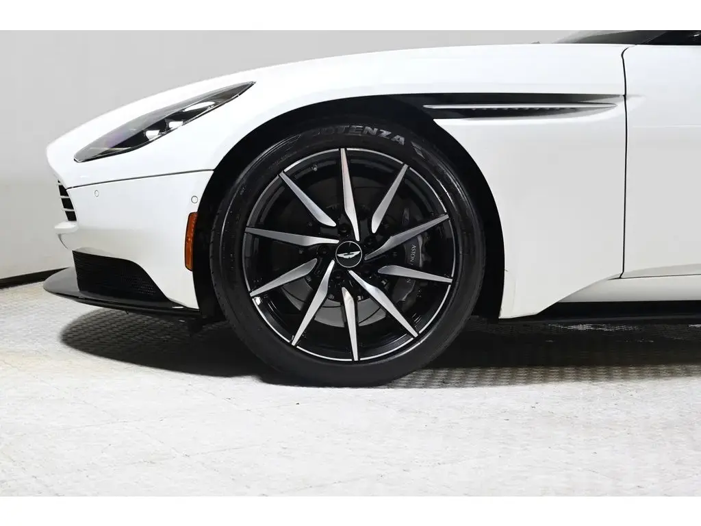 2022 DB11 V8 Volante thumbnail vehicle image 3