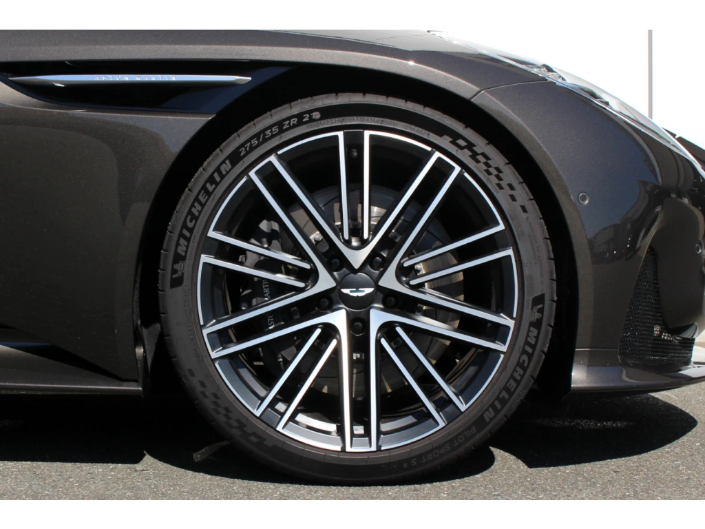2024 DB12 V8 Coupe thumbnail vehicle image 3