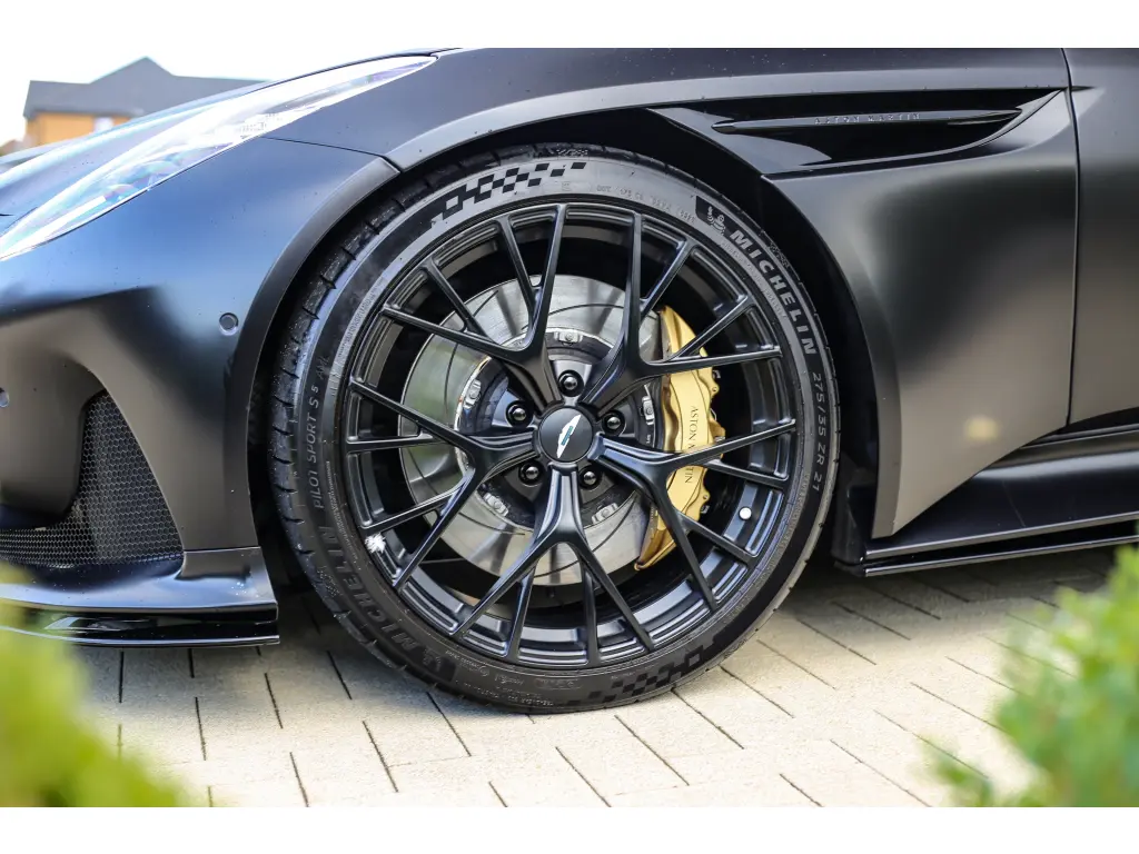 2024 DB12 V8 Coupe thumbnail vehicle image 3
