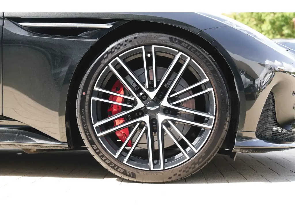 2024 DB12 V8 Coupe thumbnail vehicle image 3