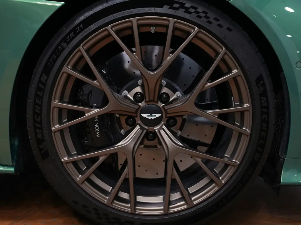2024 DB12 V8 Coupe thumbnail vehicle image 3